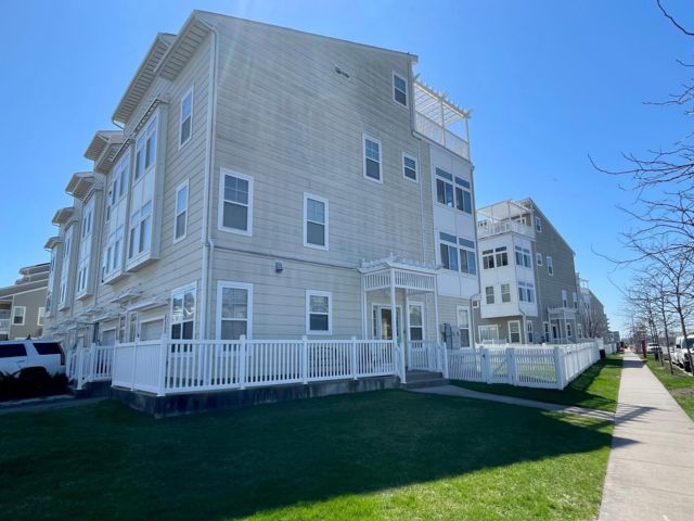 2 BR, 1.50 BTH Apartment style home in Arverne