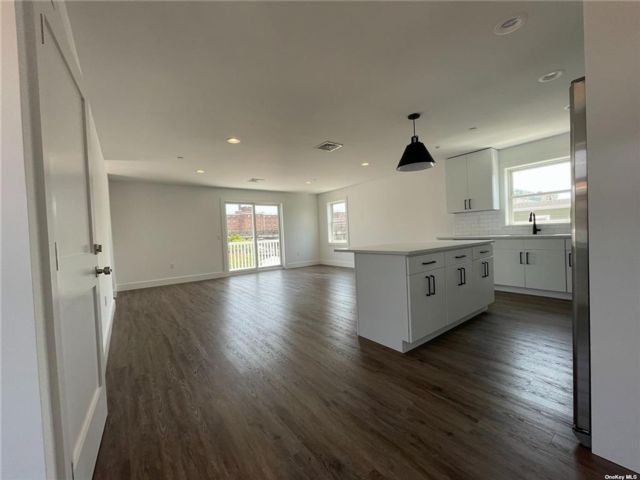  3 BR,  2.00 BTH &nbsp;Apartment style home in Arverne